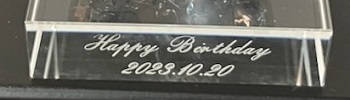 クリスタルガラス台座名入れ 側面 記念日 誕生日祝い 名入れギフト 名入れ記念品 綿の実工房