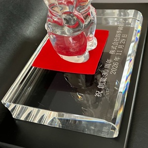 ガラス台座名入れ記念品 サイズ特大 クリスタル バカラ招き猫 名入れギフト 名入れ記念品 綿の実工房