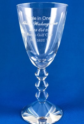 ベガワイングラス バカラグラス名入れ Baccarat 側面名入れ ホールインワン達成記念 名入れギフト・名入れ記念品 綿の実工房