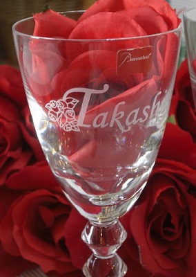 ベガワイングラス バカラグラス名入れ Baccarat 側面名入れ 花文字 名入れギフト・名入れ記念品 綿の実工房