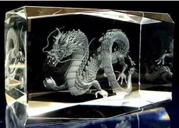 龍3Dクリスタル名入れ 横型 画像は14面カット 名入れギフト記念品 綿の実工房
