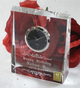 時計名入れ カガミクリスタル製 誕生日祝い 名入れギフト 名入れ記念品 綿の実工房