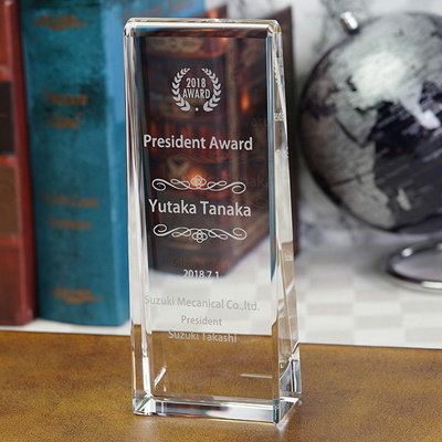 CR-33 クリスタルトロフィー 名入れ記念品 オリジナル 木製の飾り台付 綿の実工房