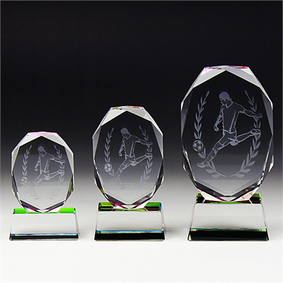 SS-3 サッカー クリスタルスポーツトロフィー 名入れ記念品 オリジナル 木製の飾り台付 綿の実工房