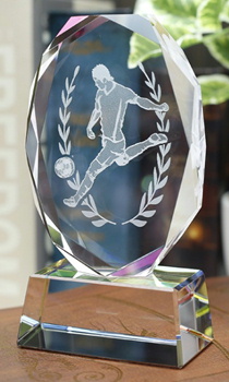 SS-3 サッカー クリスタルスポーツトロフィー 名入れ記念品 オリジナル 木製の飾り台付 綿の実工房