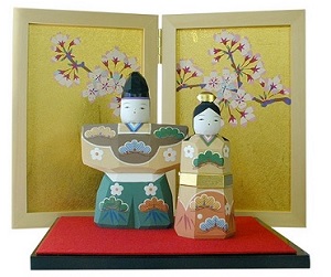 「二曲屏風桜」に「立雛花（中）」を飾ったイメージ 雛人形伊予一刀彫り木彫り